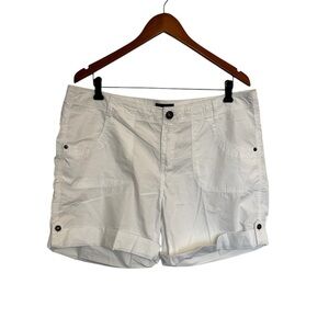5/20$ Mosaic Women's White Casual Shorts size 14